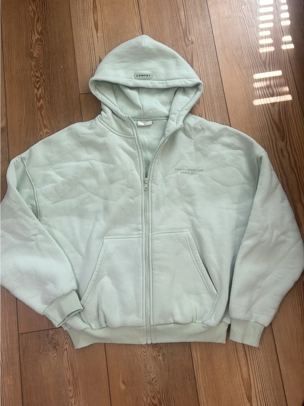 Comfrt zip up hoodie